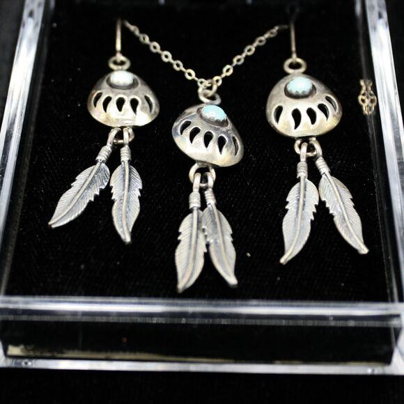 Vintage Sterling Silver Turquoise Bear Claw Feather Dangle Earrings Necklace Set - Picture 1 of 7